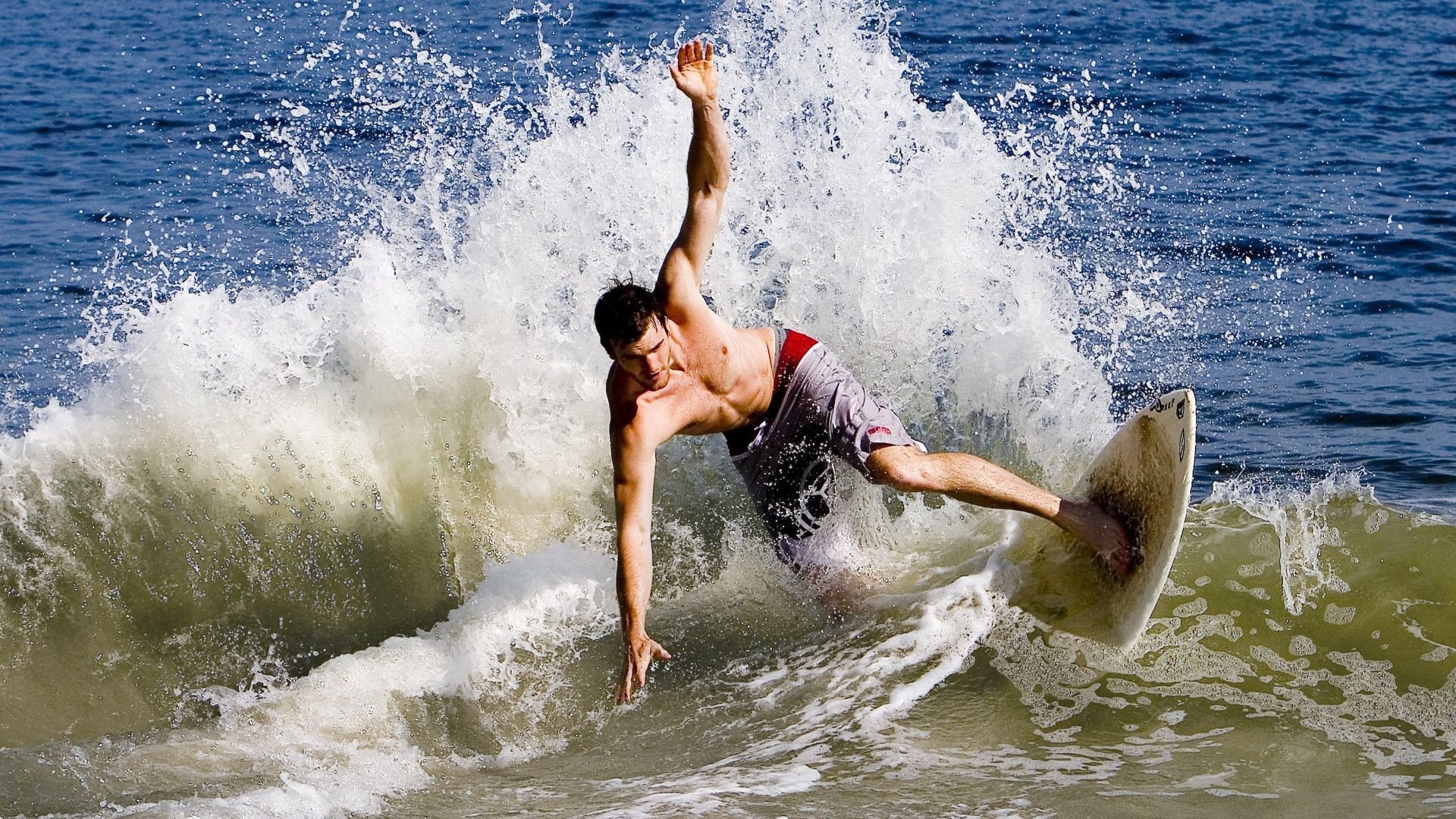 海鹰防守压制力惊人，对手全场仅得10分，海鹰防守组