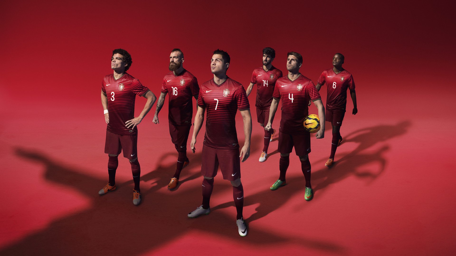 谁能带领球队变身“冠军之师”?