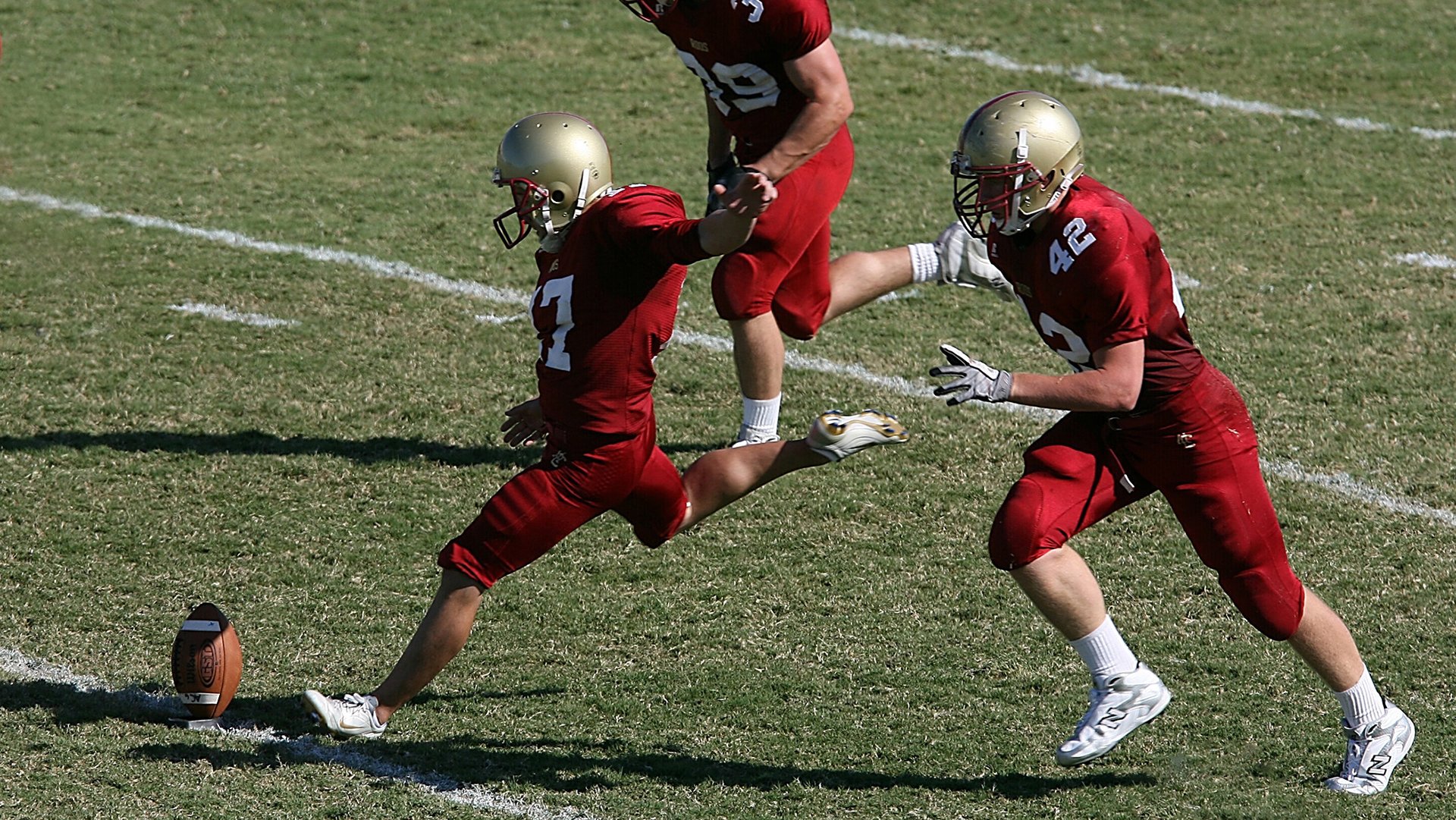 赛季焦点之战前瞻分析:谁将成为荣耀之巅?