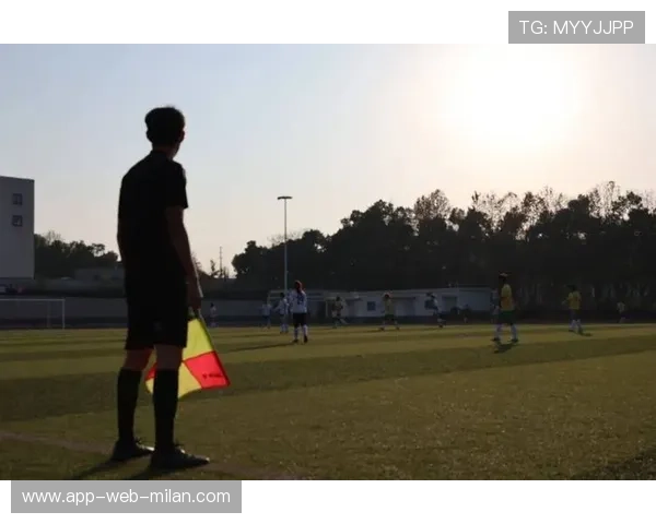 足球大将脚脚生风狂奔全场——领略足球精神的不灭光辉