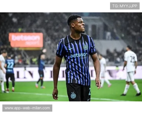 国际米兰官宣邓弗里斯拒绝利物浦,正式确认留队效力 国际米兰官宣邓弗里斯拒绝利物浦,正式确认留队效力